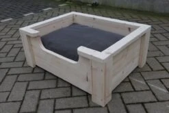 Houten Hondenmand Floki Van Nieuw Steigerhout Inclusief Antraciet Kussen 80x60x30 Cm
