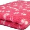 Vetbed – Hondendeken – Dierenmat – Fuchsia Met Witte Voetprint Latex Anti-Slip 150x100cm – Machinewasbaar -Hondenbenodigdhedenwinkel Vetbed Hondendeken Dierenmat Fuchsia Met Witte Voetprint Latex Anti Slip 150x100cm Machinewasbaar